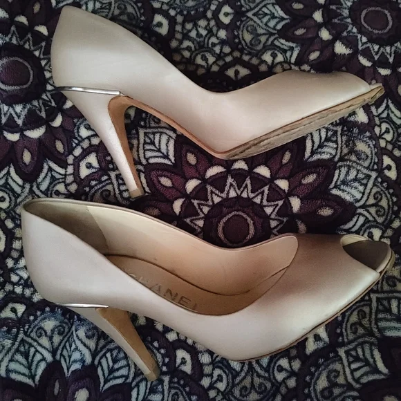 🩶 Authentic Chanel peep toe pumps🩶
